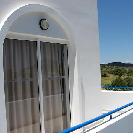 ホテル Flame Lily & ファリラキ