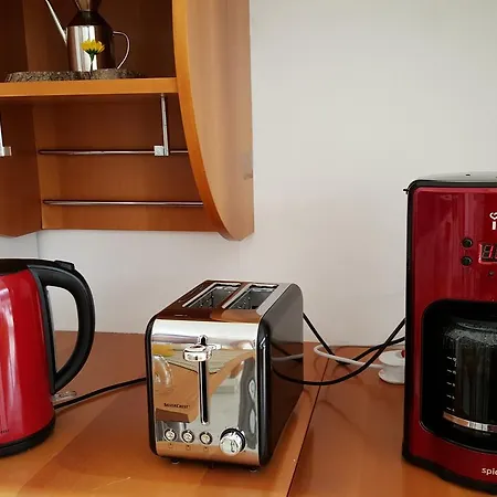 Flame Lily & ホテル 3*