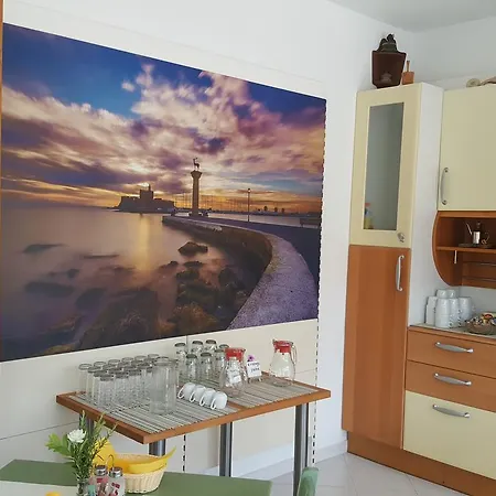 Flame Lily & ホテル ファリラキ