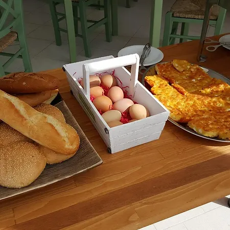 מלון Flame Lily & פליראקי