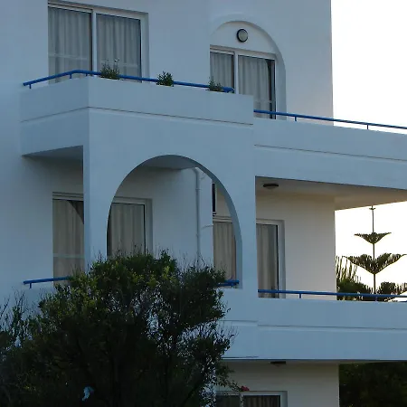 Flame Lily & מלון