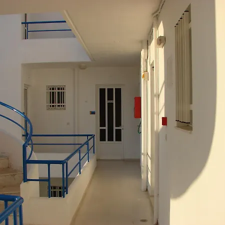 Flame Lily & מלון