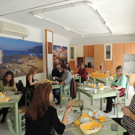 Flame Lily & מלון 3*