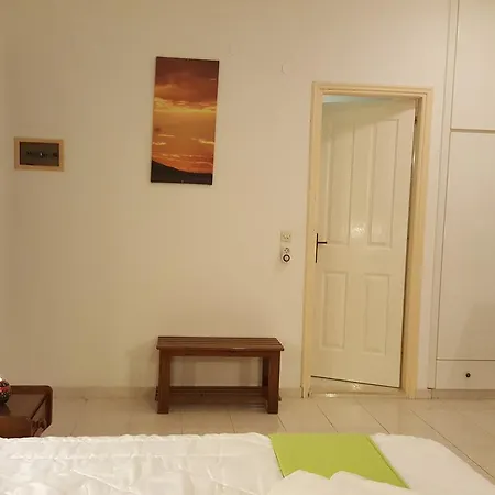 Flame Lily & Aparthotel *