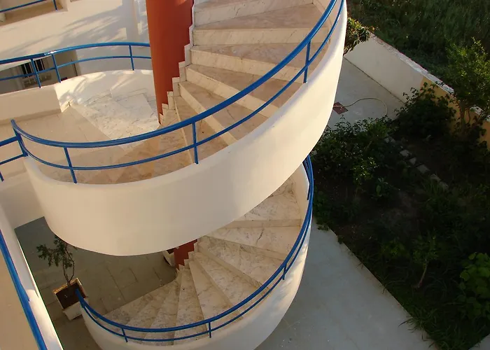 Flame Lily & 酒店 3*