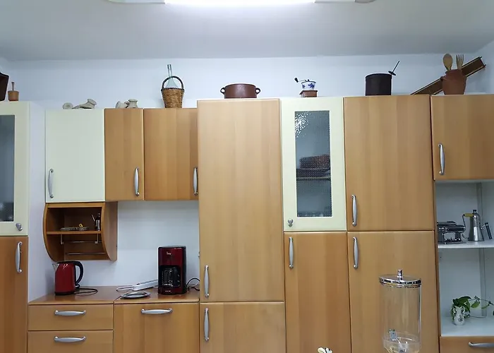 Flame Lily & 酒店 法里拉基