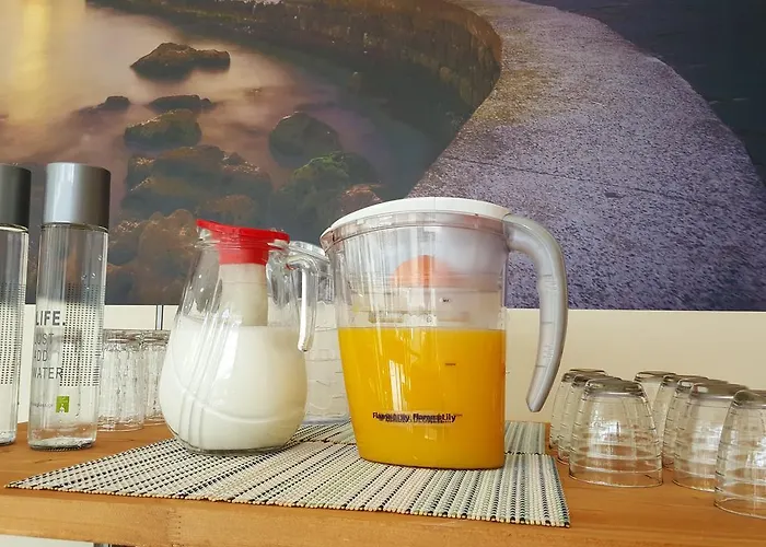 מלון Flame Lily &