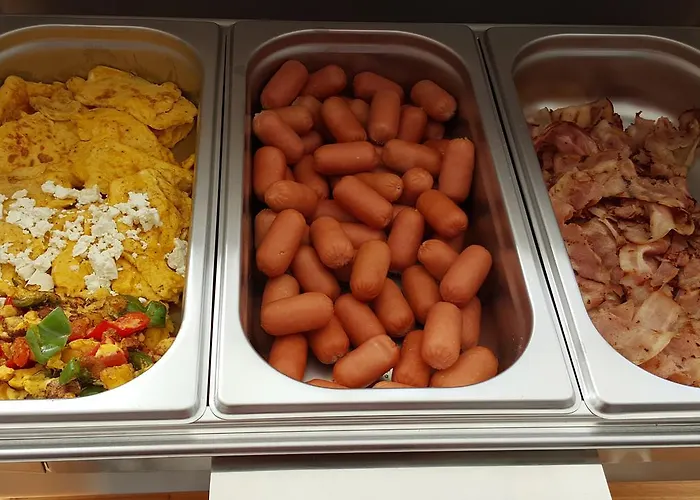 Flame Lily & מלון פליראקי