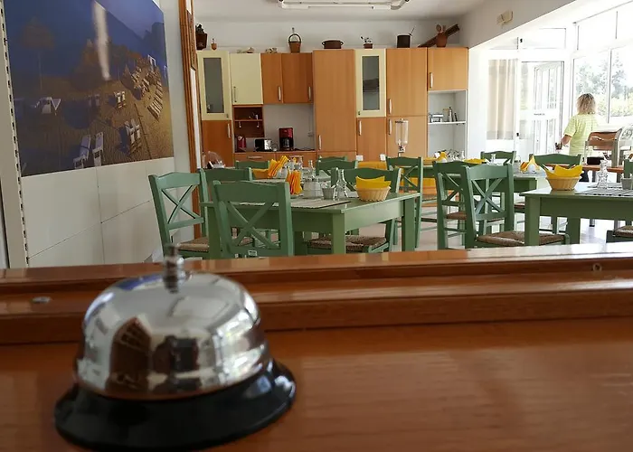 Flame Lily & מלון 3*