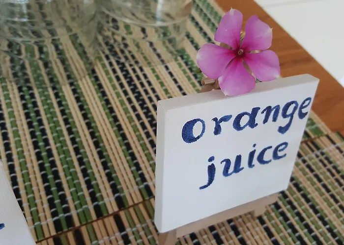 Flame Lily & מלון 3*