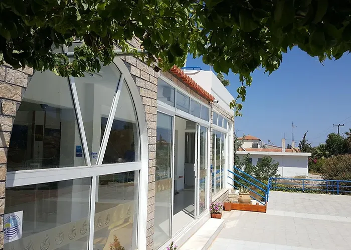 מלון Flame Lily & 3*