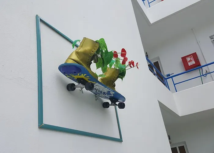 Flame Lily & מלון פליראקי