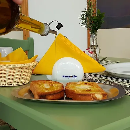 Flame Lily & ホテル