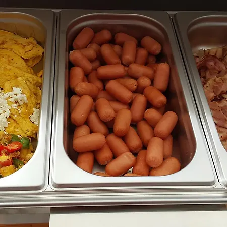 Flame Lily & ホテル ファリラキ