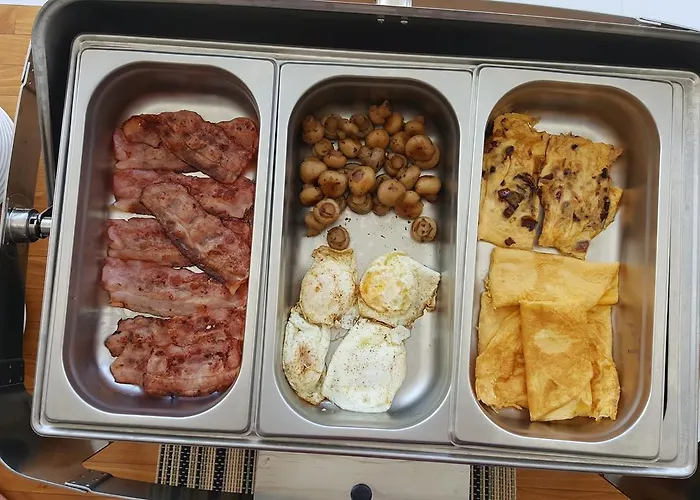 Otel Flame Lily & 3*